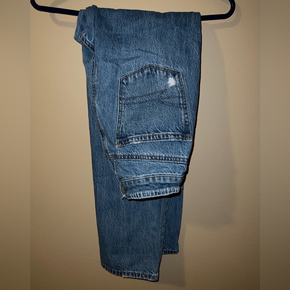 American Eagle - Real Good Jeans - Mom Straight Jean - Size 2 Regular
